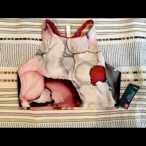 Under Armor Sports Bra NWT ☀️🚴🏼‍♀️🏆